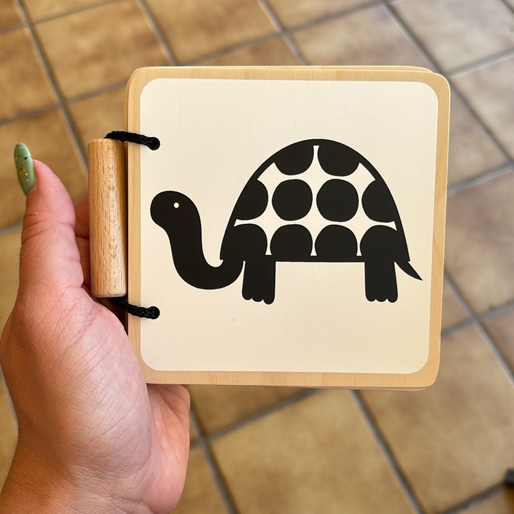 Lovevery Black&White Wooden Book